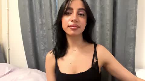 Snapshot of nadinevanni chatting on June 13, 1:31 pm Leya online show from June 13, 1:31 pm