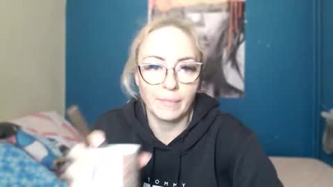 Snapshot of nadinnnea chatting on November 17, 8:42 am nadinnnea online show from November 17, 8:42 am