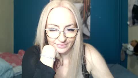 Snapshot of nadinnnea chatting on November 24, 10:26 am nadinnnea online show from November 24, 10:26 am