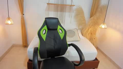 N A H I A online show from January 31, 2:48 am