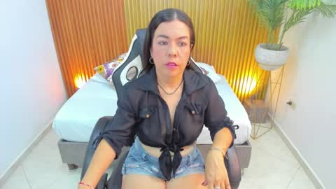 N A H I A online show from February 22, 11:46 am