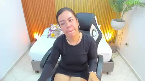 N A H I A online show from February 26, 3:08 pm