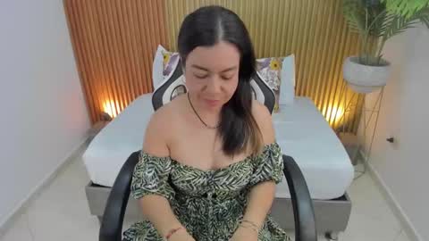 N A H I A online show from March 3, 3:09 pm