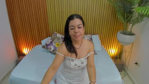 N A H I A online show from March 5, 6:01 pm