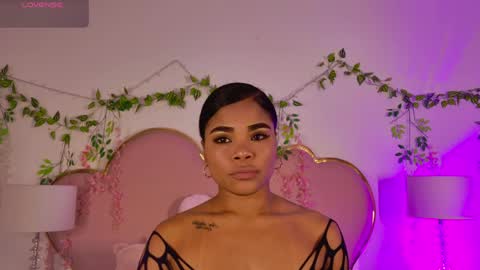 NahiaraReina  online show from May 2, 2:00 pm