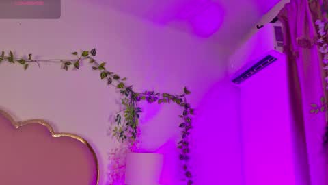 NahiaraReina  online show from May 20, 1:28 pm