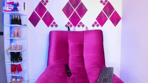 Snapshot of nahlaghaada chatting on February 9, 10:43 pm Nahla online show from February 9, 10:43 pm