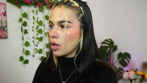 Snapshot of naho_4269 chatting on April 11, 1:43 am Naho Sigueme en mis Redes Sociales Follow me on my social networks online show from April 11, 1:43 am