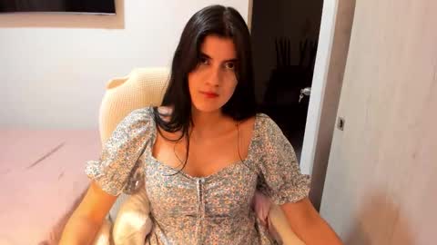 independent model online show from November 4, 1:48 am