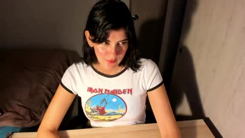 independent model online show from May 18, 1:02 am