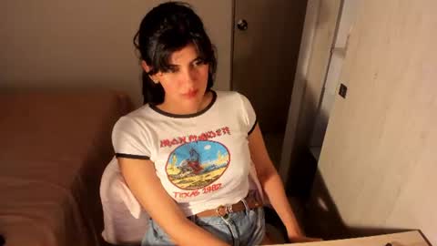 independent model online show from July 7, 7:23 am
