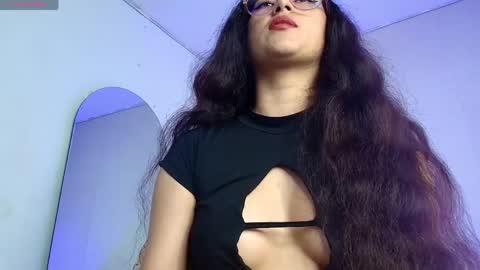 Snapshot of nahomi_blaze56eup chatting on April 6, 7:37 pm valeria online show from April 6, 7:37 pm