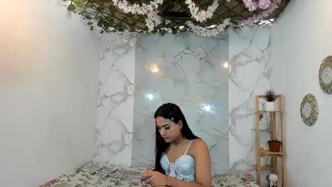 nahomi_hot2002 online show from June 7, 1:15 pm