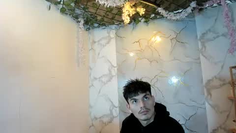 nahomi_hot2002 online show from June 30, 1:01 pm