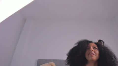 Snapshot of nahomi_miller_ chatting on December 23, 11:49 pm Laura online show from December 23, 11:49 pm