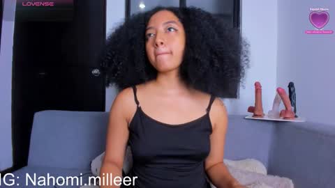 Snapshot of nahomi_miller_ chatting on October 20, 12:22 am Laura online show from October 20, 12:22 am