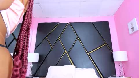 Nahomy online show from October 25, 2:35 pm