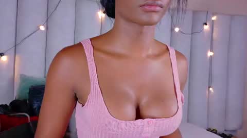 Snapshot of nahomicampbell_ chatting on July 3, 8:04 pm VICTORIA online show from July 3, 8:04 pm