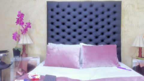 Nahomi  online show from March 9, 1:15 pm