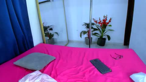 Snapshot of nahomy_hancook chatting on December 17, 9:15 am nahomy_hancook online show from December 17, 9:15 am