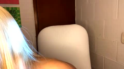Snapshot of nahomy_joness chatting on October 25, 12:13 pm nahomy online show from October 25, 12:13 pm