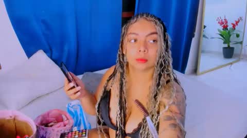 Nahomy online show from October 17, 9:01 am