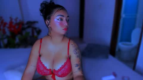 Nahomy online show from November 8, 5:40 am