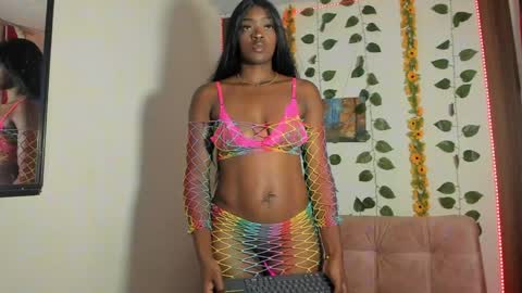 Snapshot of nahomy_smiiths chatting on May 21, 9:33 pm Nahomy online show from May 21, 9:33 pm
