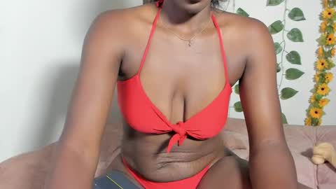Snapshot of nahomy_smiiths chatting on May 27, 1:57 am Nahomy online show from May 27, 1:57 am