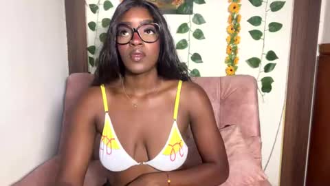 Snapshot of nahomy_smiiths chatting on July 6, 7:38 pm Nahomy online show from July 6, 7:38 pm