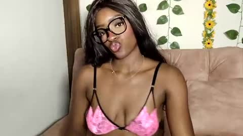 Snapshot of nahomy_smiiths chatting on July 8, 12:04 am Nahomy online show from July 8, 12:04 am