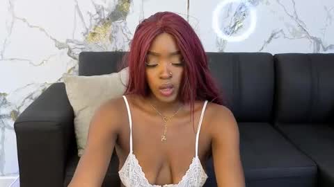 Nahomy  online show from December 4, 10:29 pm