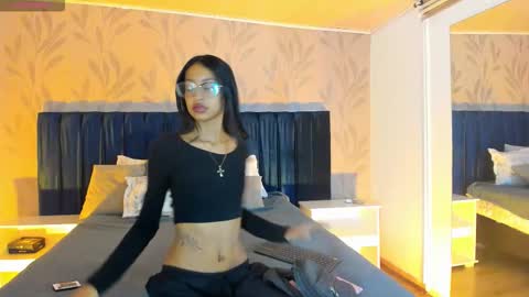 Nahomy  online show from December 19, 11:28 am