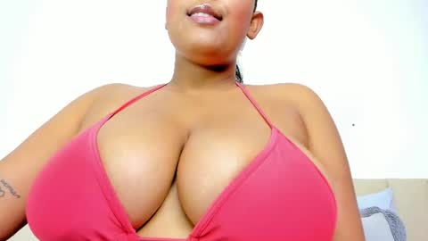 Snapshot of nahomygrey_ chatting on July 25, 8:06 pm Nahomy online show from July 25, 8:06 pm