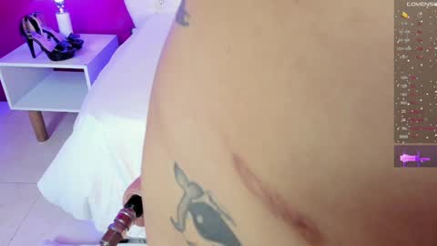 Nahomy Roberts online show from January 31, 3:00 pm