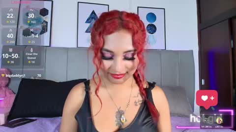 Snapshot of naia_cruz_ chatting on November 6, 7:37 pm Naia online show from November 6, 7:37 pm