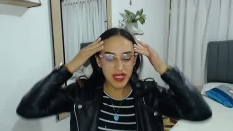 Snapshot of naia_stant chatting on December 17, 4:01 am Naia online show from December 17, 4:01 am