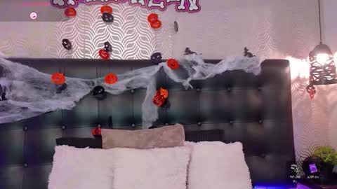 Snapshot of naiaramasson_ chatting on October 23, 12:04 pm naiaramasson_ online show from October 23, 12:04 pm