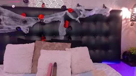 Snapshot of naiaramasson_ chatting on October 28, 12:09 pm naiaramasson_ online show from October 28, 12:09 pm