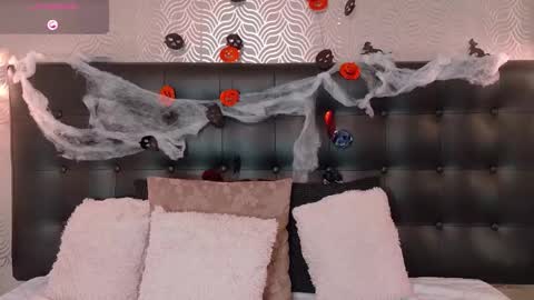 Snapshot of naiaramasson_ chatting on October 30, 12:17 pm naiaramasson_ online show from October 30, 12:17 pm