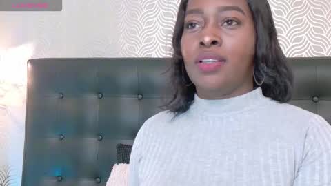 Snapshot of naiaramasson_ chatting on November 3, 12:17 pm naiaramasson_ online show from November 3, 12:17 pm