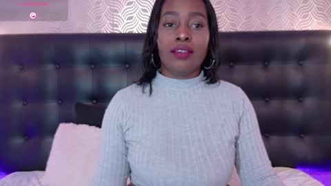 Snapshot of naiaramasson_ chatting on November 7, 12:16 pm naiaramasson_ online show from November 7, 12:16 pm