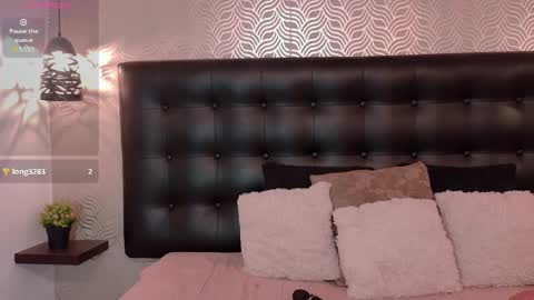 naiaramasson_ online show from April 25, 1:41 pm