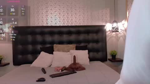 naiaramasson_ online show from April 28, 12:10 pm