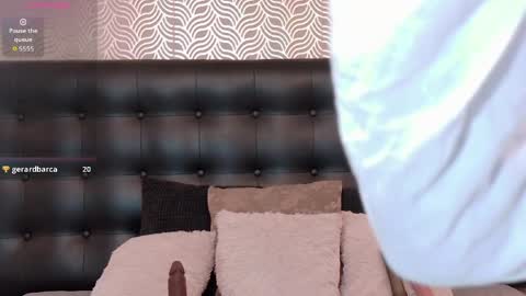 naiaramasson_ online show from May 2, 12:10 pm