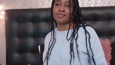 naiaramasson_ online show from July 17, 12:12 pm