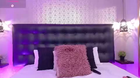 naiaramasson_ online show from July 24, 12:14 pm