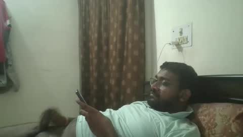 NAIRANANDU28 online show from May 17, 6:33 am