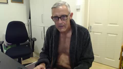 nakedcarpenteruk online show from November 13, 5:23 pm