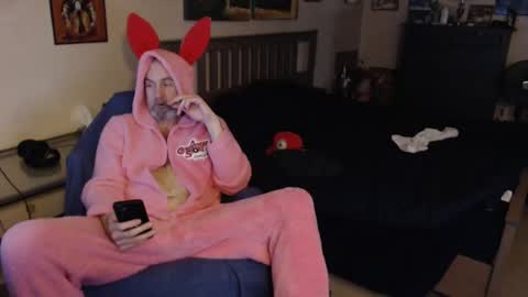 Snapshot of nakedmonkey chatting on December 18, 2:53 am nakedmonkey online show from December 18, 2:53 am